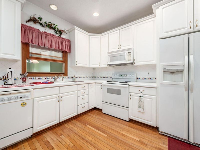 895 Linworth Village Drive , Columbus, OH 43235 Photo 13