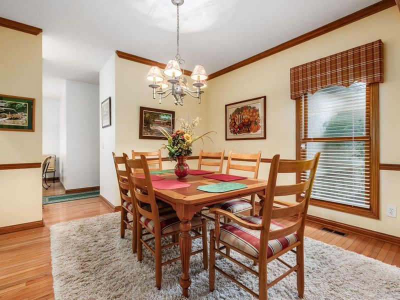 895 Linworth Village Drive , Columbus, OH 43235 Photo 5