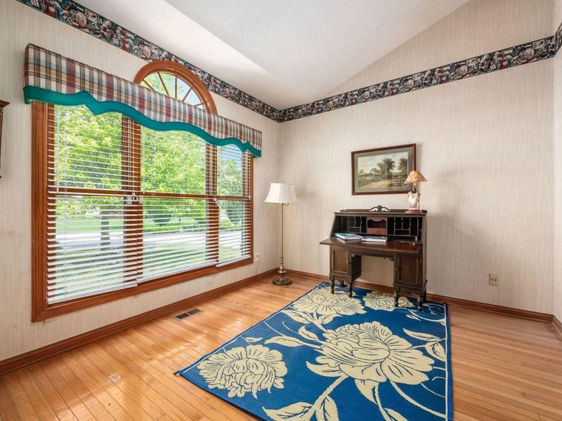 895 Linworth Village Drive , Columbus, OH 43235 Photo 8