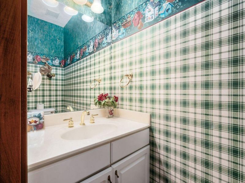 895 Linworth Village Drive , Columbus, OH 43235 Photo 9