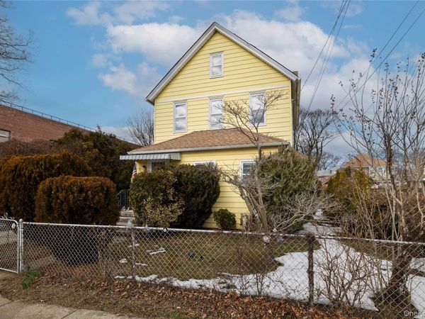 21 Washington Avenue , Lynbrook, NY 11563