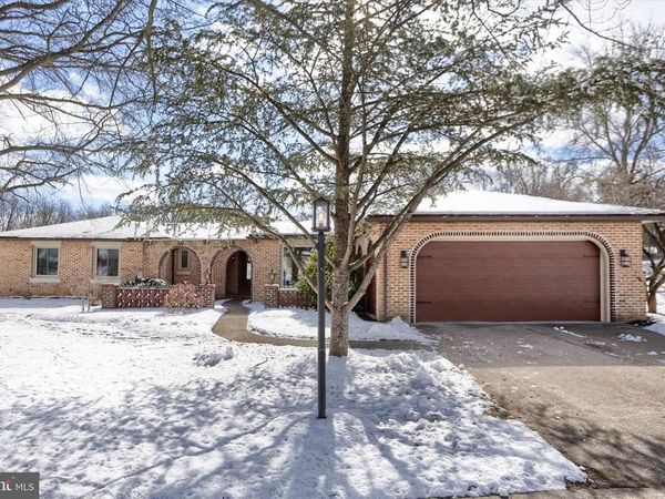 4265 BEAUFORT HUNT DRIVE, HARRISBURG, PA 17110