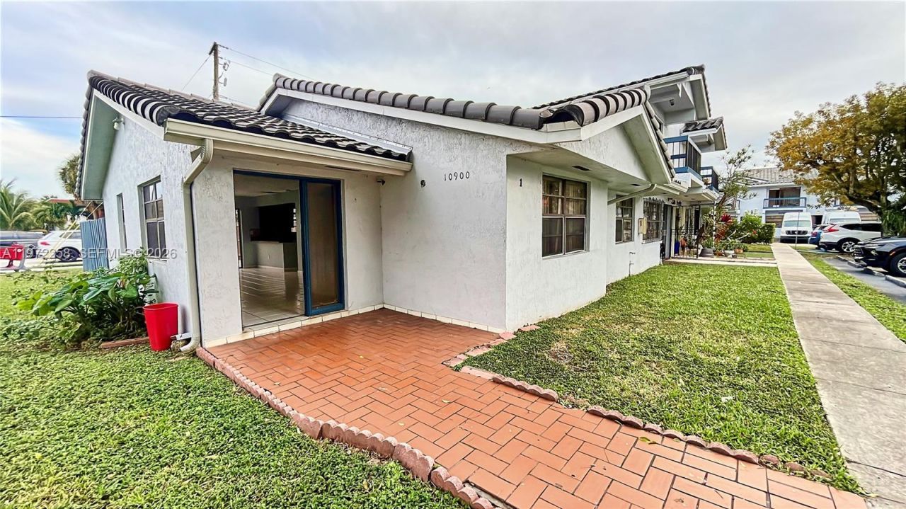 10900 NW 7th St, Unit 101, Miami, FL 33172 Photo