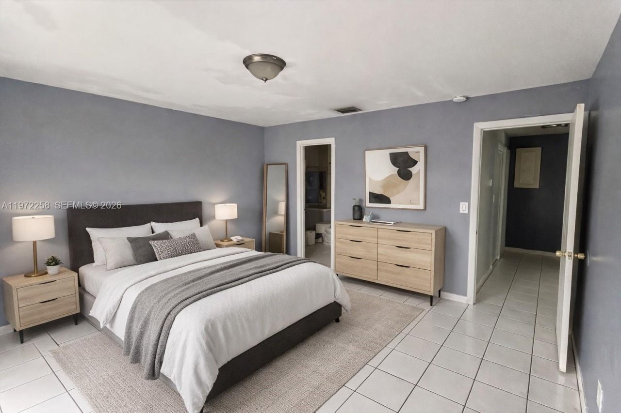 10900 NW 7th St, Unit 101, Miami, FL 33172 Photo