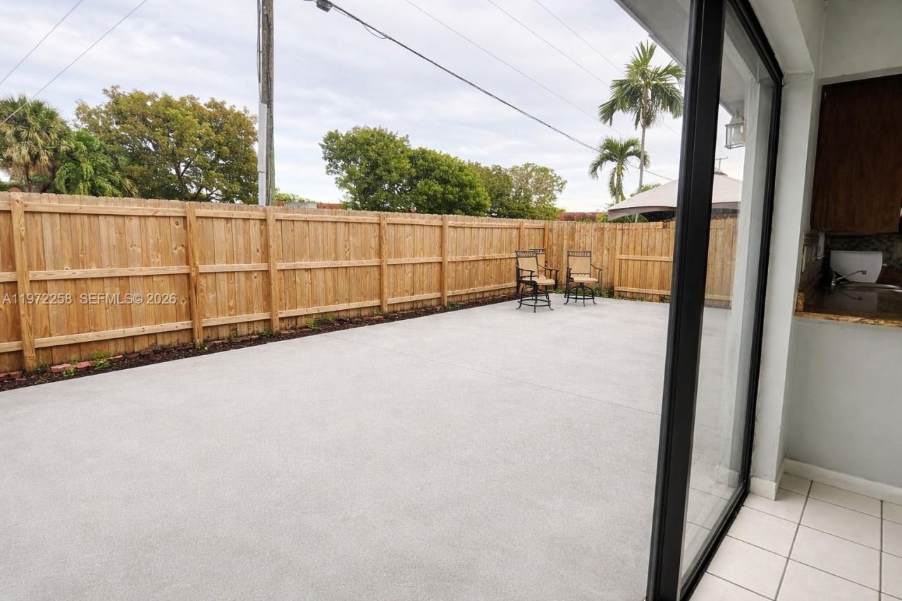 10900 NW 7th St, Unit 101, Miami, FL 33172 Photo