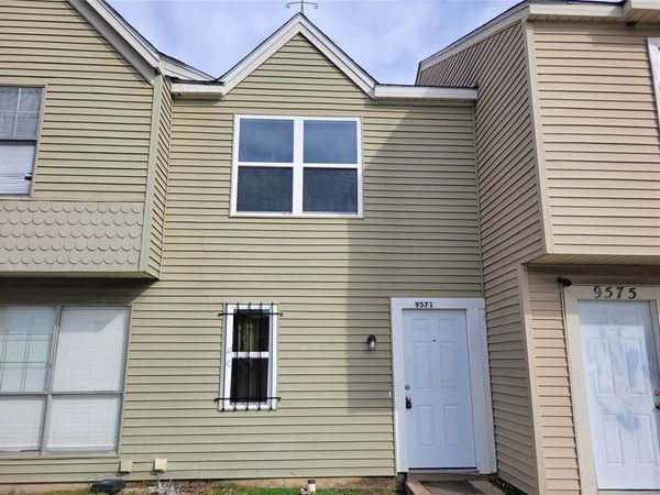 9571 Olde Towne Row , Dallas, TX 75227