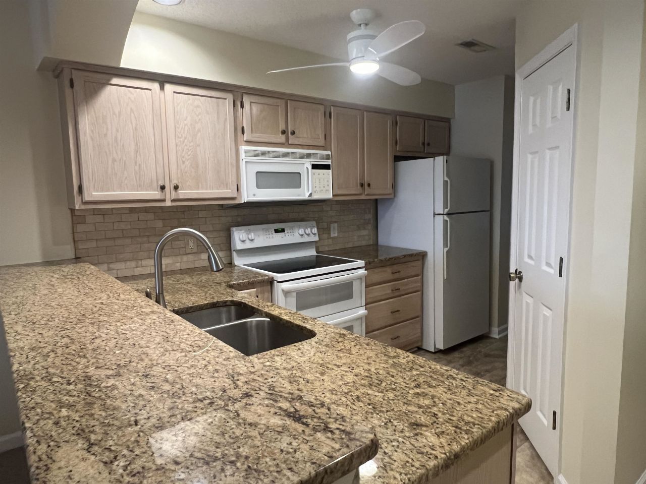 4622 Greenbriar Dr. Photo 5