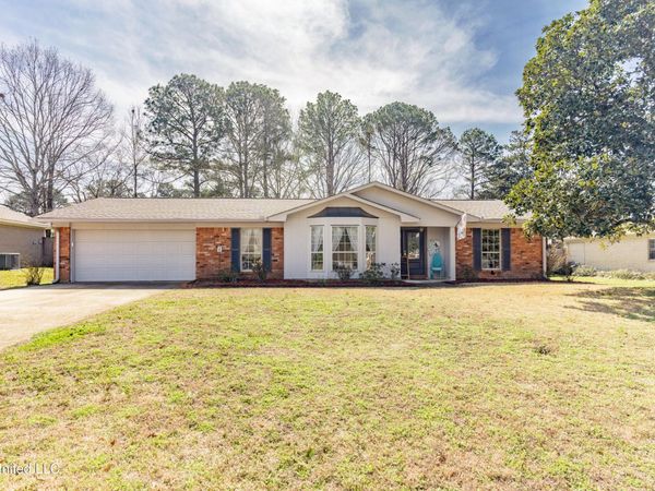 1419 Huntcliff Way, Clinton, MS 39056