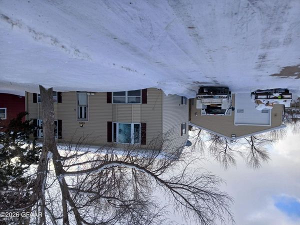 1009 21ST Street NW, East Grand Forks, MN 56721