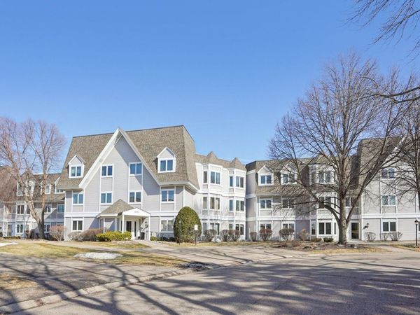 4035 Victoria Street N, Unit 212, Shoreview, MN 55126