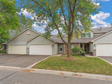 696 Monn Avenue, Vadnais Heights, MN 55127