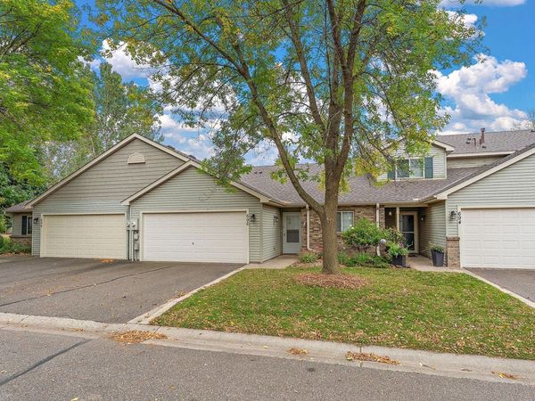 696 Monn Avenue, Vadnais Heights, MN 55127