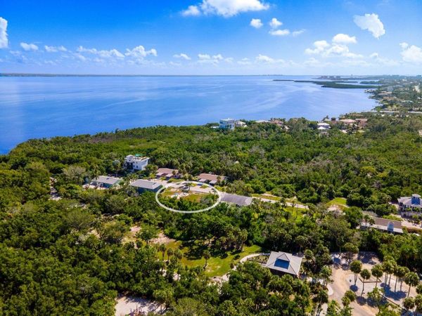 681 GULF BAY ROAD , LONGBOAT KEY, FL 34228