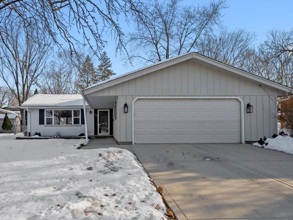 511 S Walnut Lane , Schaumburg, IL 60193