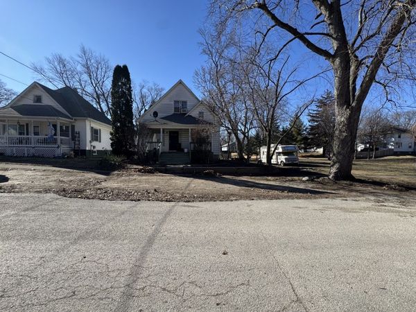 113 S Isabella Street, Clinton, IL 61727