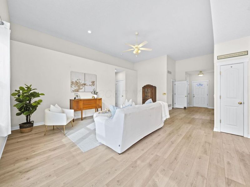 5843 Tully Cross Drive, Galloway, OH 43119 Photo 10