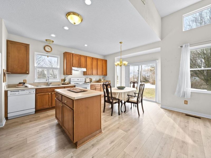 5843 Tully Cross Drive, Galloway, OH 43119 Photo 11