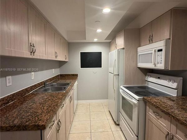 17600 N Bay Rd , Unit N907, Sunny Isles Beach, FL 33160