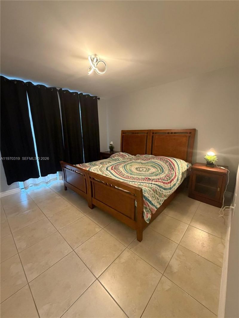17600 N Bay Rd , Unit N907, Sunny Isles Beach, FL 33160 Photo