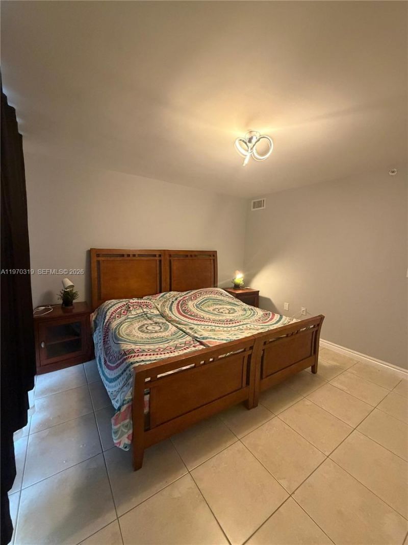 17600 N Bay Rd , Unit N907, Sunny Isles Beach, FL 33160 Photo