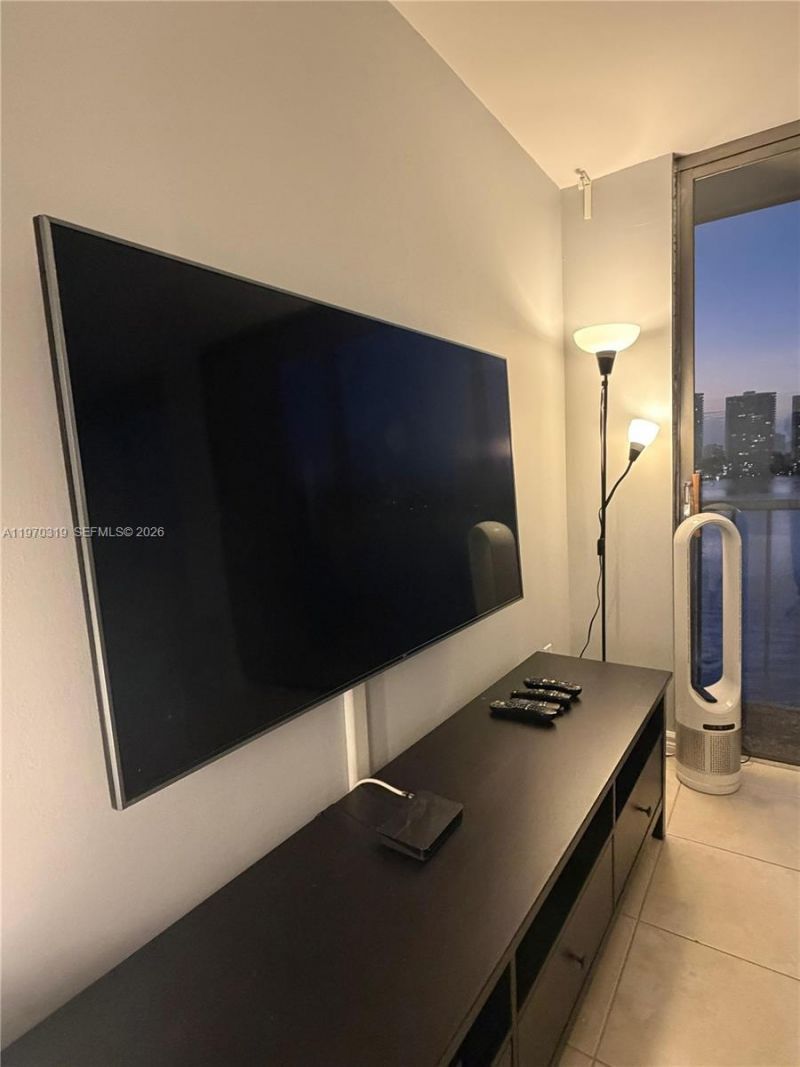 17600 N Bay Rd , Unit N907, Sunny Isles Beach, FL 33160 Photo