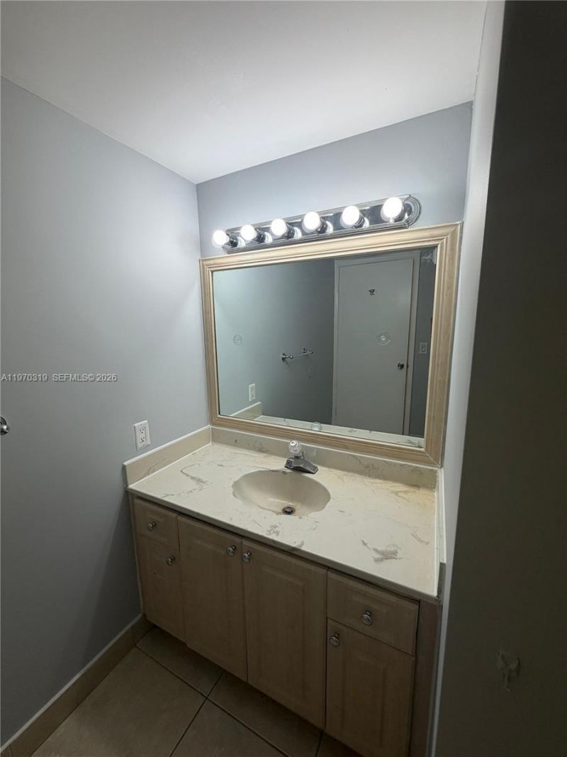 17600 N Bay Rd , Unit N907, Sunny Isles Beach, FL 33160 Photo