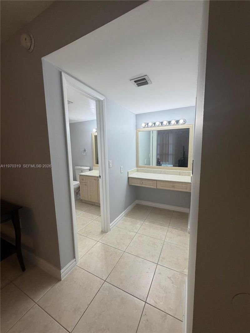 17600 N Bay Rd , Unit N907, Sunny Isles Beach, FL 33160 Photo