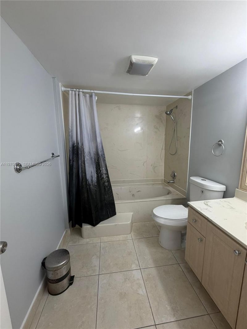17600 N Bay Rd , Unit N907, Sunny Isles Beach, FL 33160 Photo