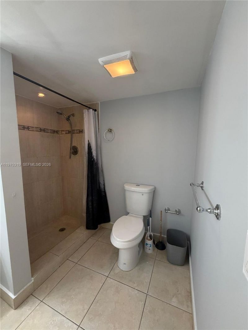 17600 N Bay Rd , Unit N907, Sunny Isles Beach, FL 33160 Photo
