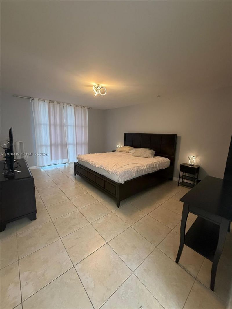 17600 N Bay Rd , Unit N907, Sunny Isles Beach, FL 33160 Photo