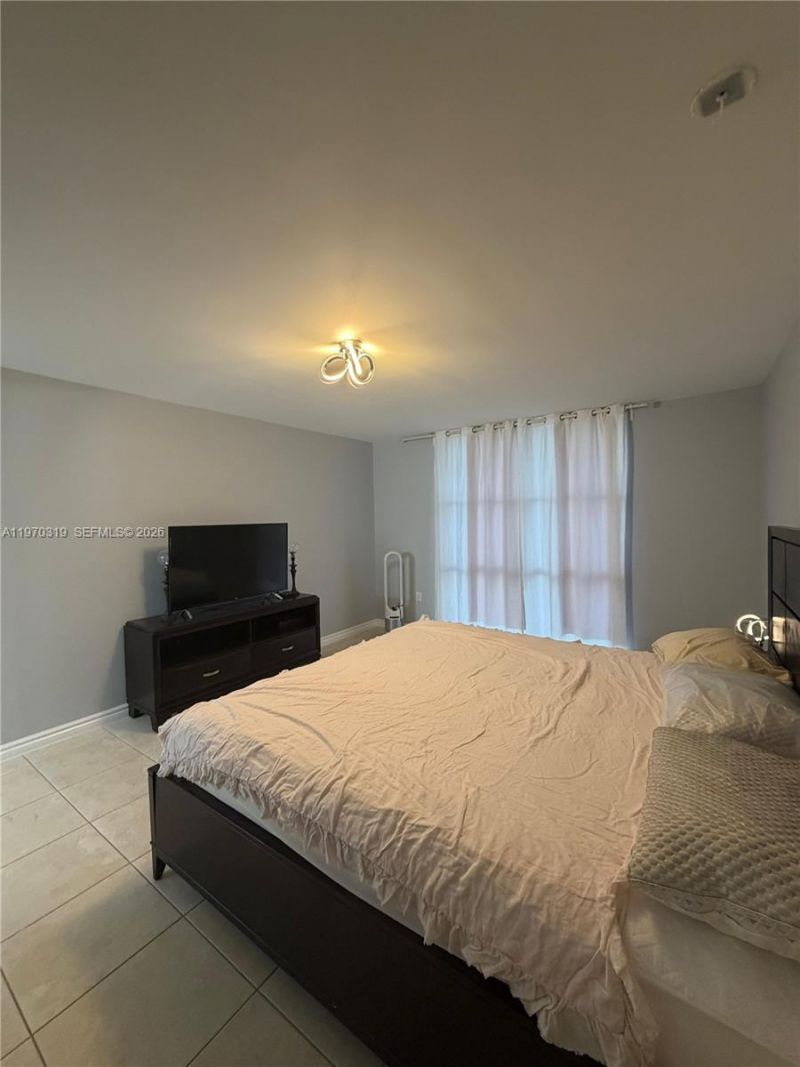 17600 N Bay Rd , Unit N907, Sunny Isles Beach, FL 33160 Photo