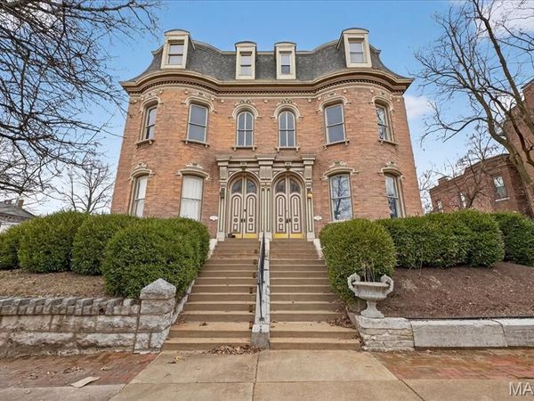 1802 Kennett Place, St Louis, MO 63104