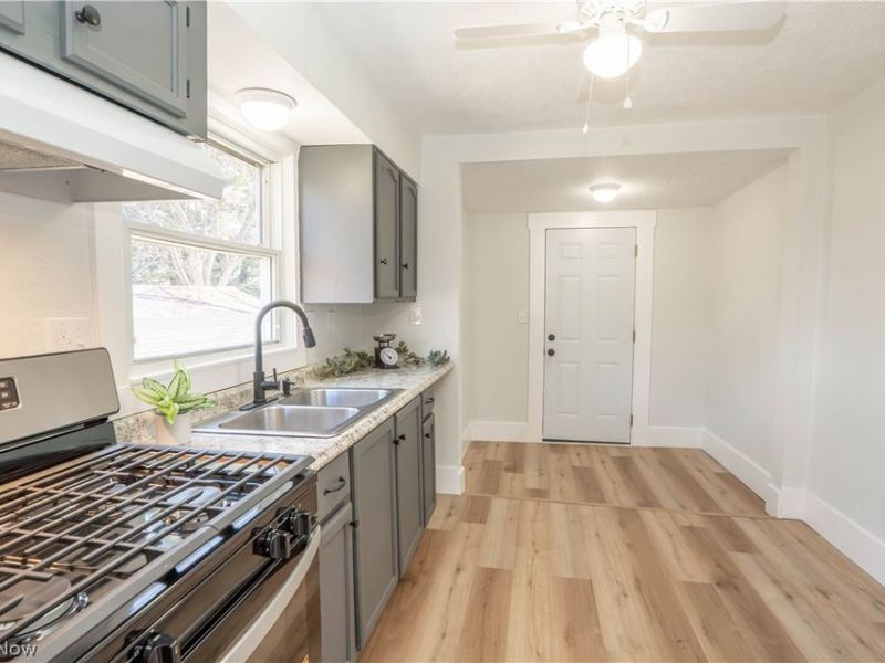 2408 21st Street NE, Canton, OH 44705 Photo 7