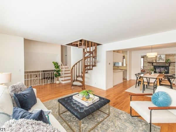 27 Balston Dr, Verona, NJ 07044