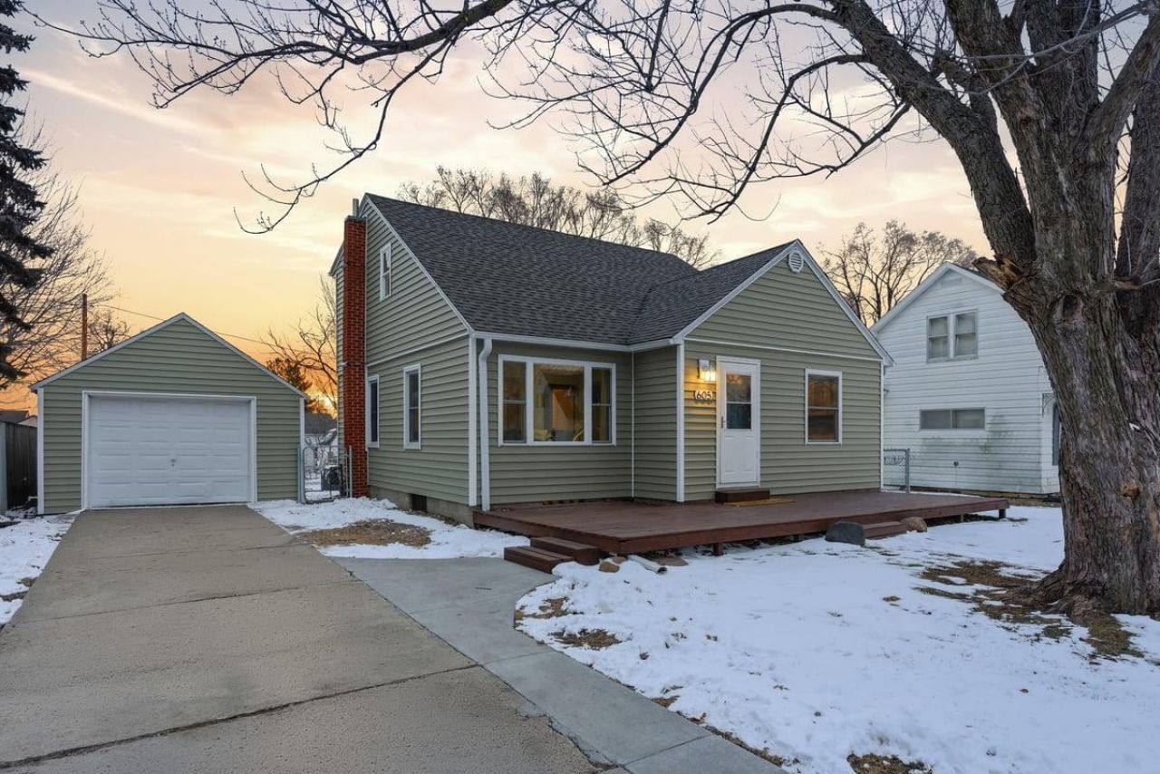 605 1st Avenue Se, Pine Island, MN 55963 Main Photo