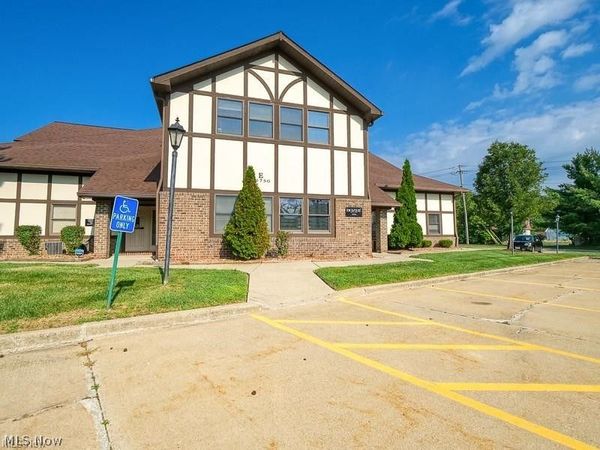 10850 Pearl Road, Unit E-4, Strongsville, OH 44136