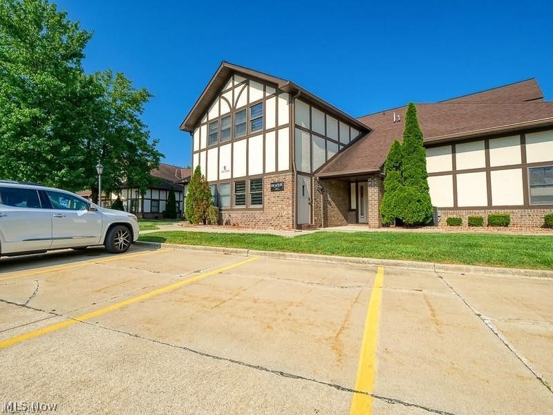 10850 Pearl Road, Unit E-4, Strongsville, OH 44136 Photo 2