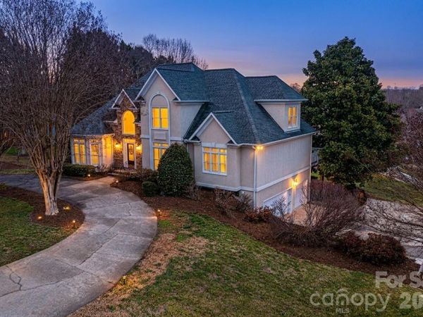 308 41st Avenue Place NW, Hickory, NC 28601