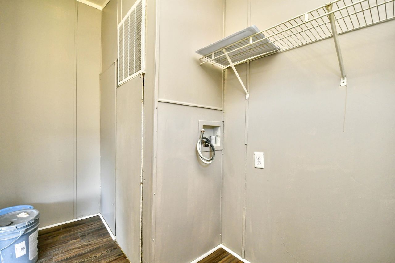 3833 Mayfield Dr.  Photo 26