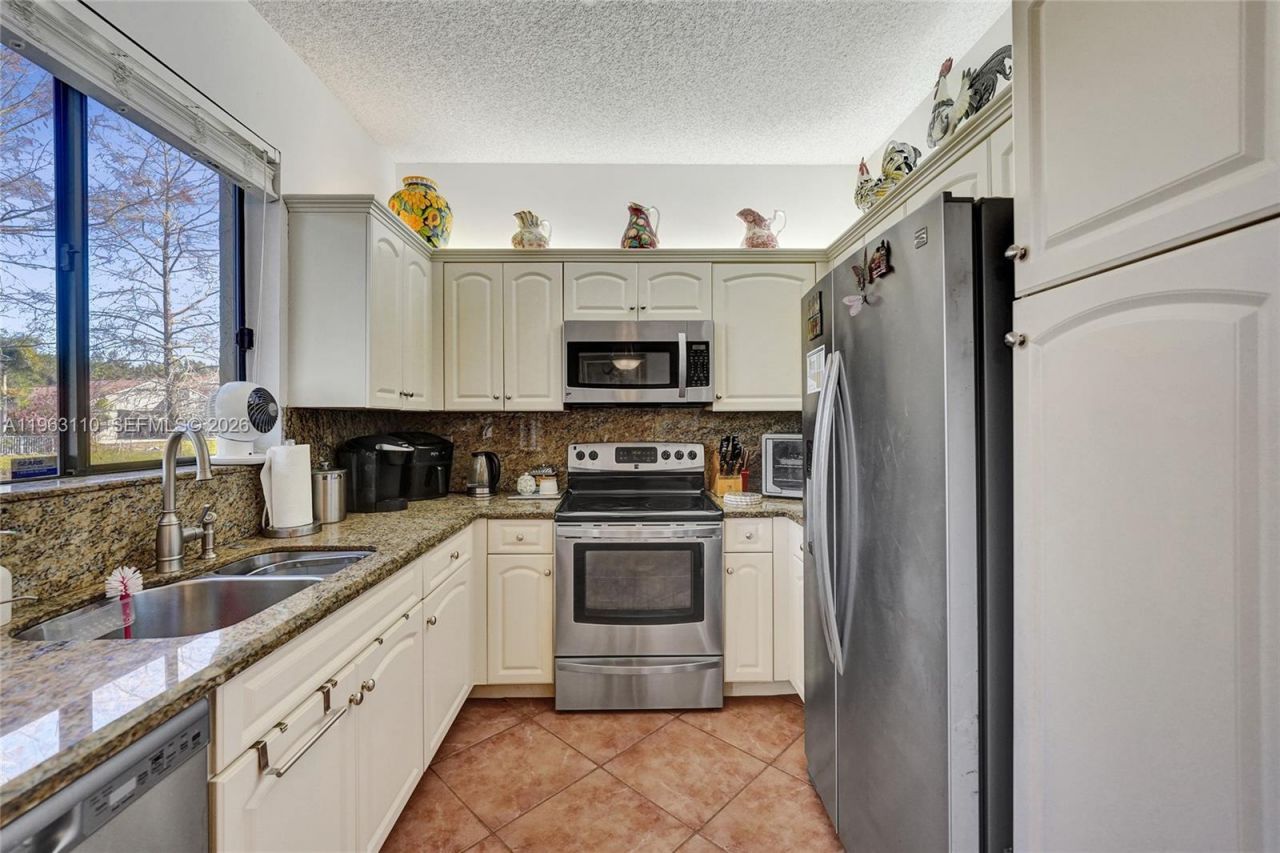 1025 NW 105th Way, Unit B-141, Plantation, FL 33322 Photo