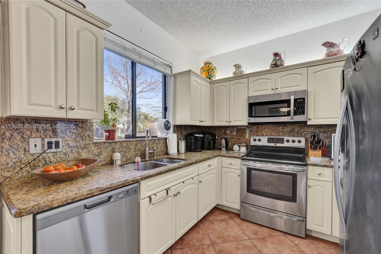 1025 NW 105th Way, Unit B-141, Plantation, FL 33322 Photo