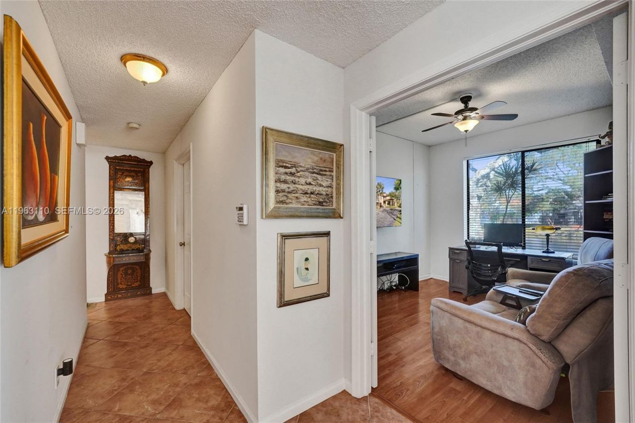 1025 NW 105th Way, Unit B-141, Plantation, FL 33322 Photo