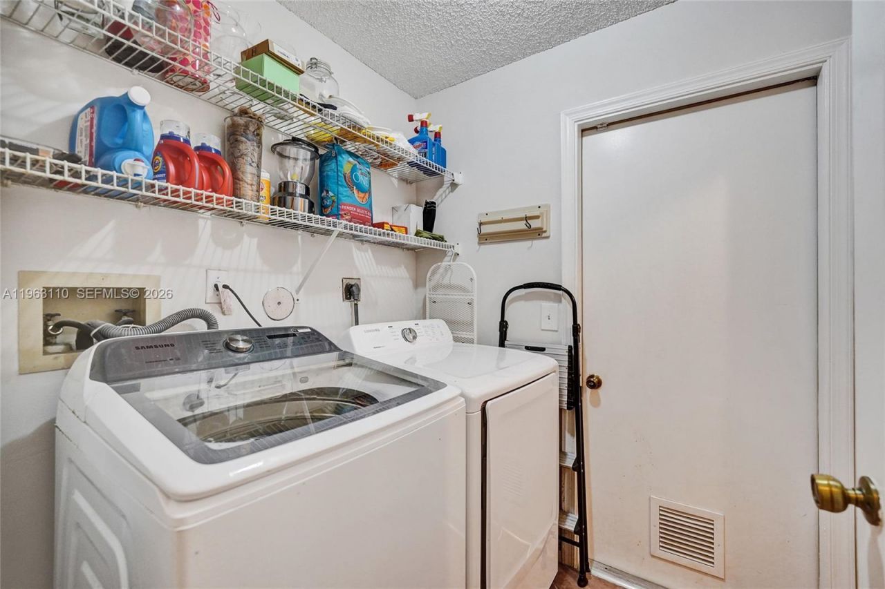 1025 NW 105th Way, Unit B-141, Plantation, FL 33322 Photo