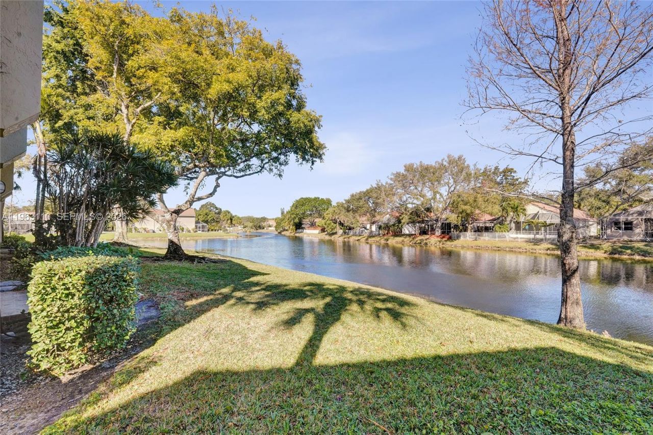 1025 NW 105th Way, Unit B-141, Plantation, FL 33322 Photo