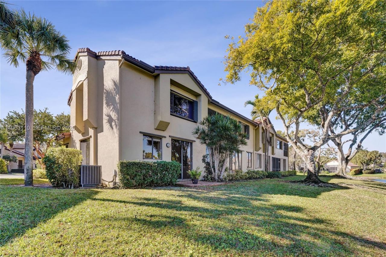 1025 NW 105th Way, Unit B-141, Plantation, FL 33322 Photo