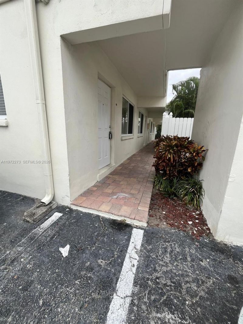 1856 NE 46th St, Unit F4, Fort Lauderdale, FL 33308 Photo