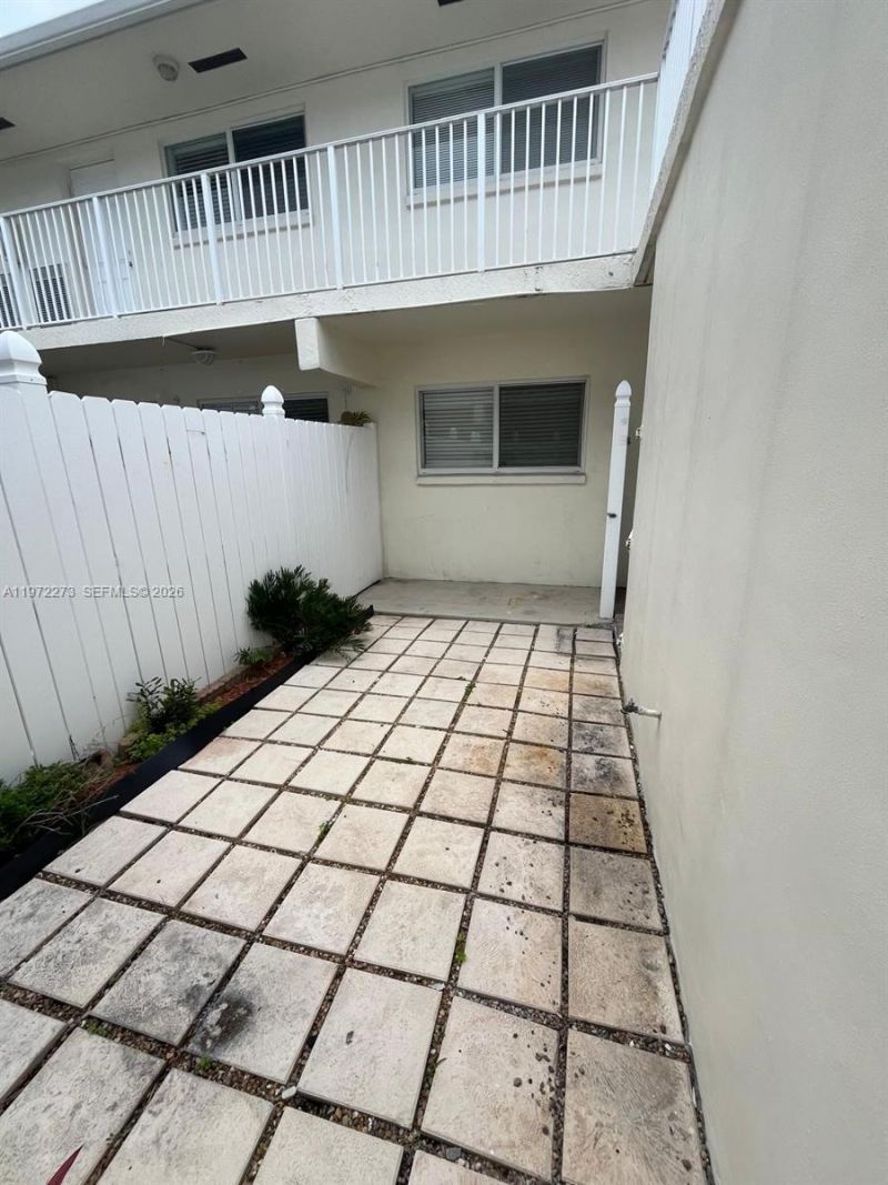 1856 NE 46th St, Unit F4, Fort Lauderdale, FL 33308 Photo