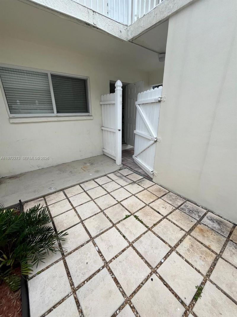 1856 NE 46th St, Unit F4, Fort Lauderdale, FL 33308 Photo