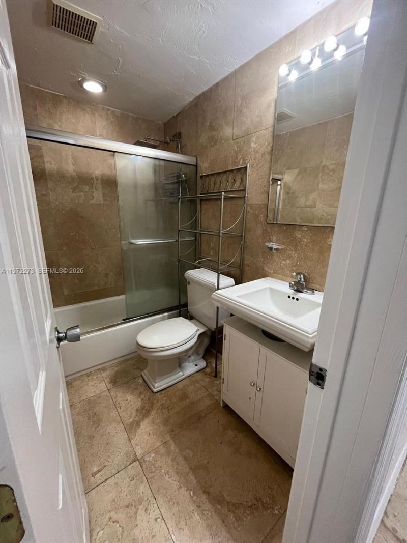 1856 NE 46th St, Unit F4, Fort Lauderdale, FL 33308 Photo