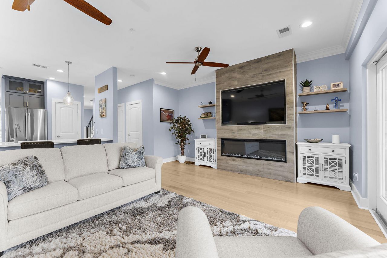 1604 Hopeman Lane Photo 4